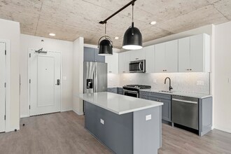 185 W Huron St in Chicago, IL - Building Photo - Building Photo