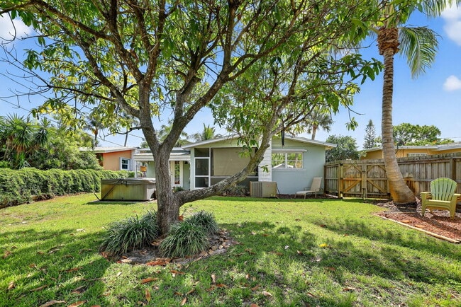 262 SE Monterey Ave in Stuart, FL - Building Photo - Building Photo