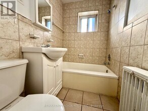 2770 Yonge St in Toronto, ON - Building Photo - Building Photo