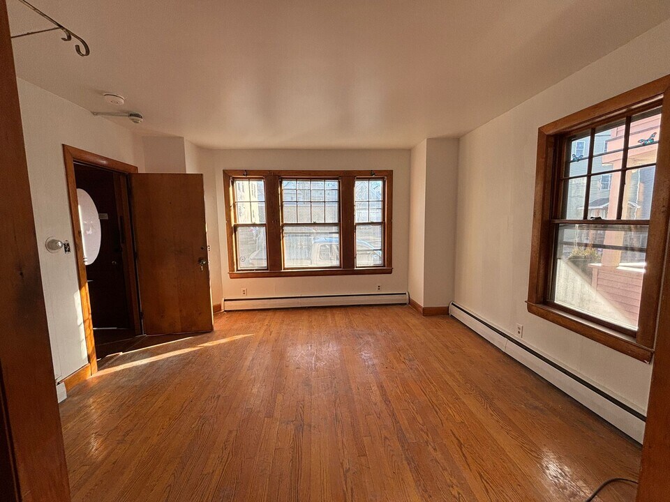 115 Bennington St, Unit 1 in Lawrence, MA - Building Photo