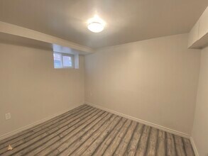 147 Holton Ave S in Hamilton, ON - Building Photo - Building Photo