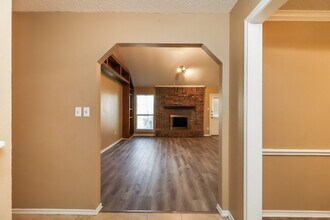 4900 Barberry Dr in Fort Worth, TX - Foto de edificio - Building Photo