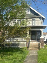 1647 Waterbury Rd in Lakewood, OH - Building Photo
