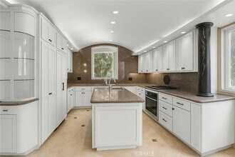 411 Goldenrod Ave in Newport Beach, CA - Building Photo - Building Photo
