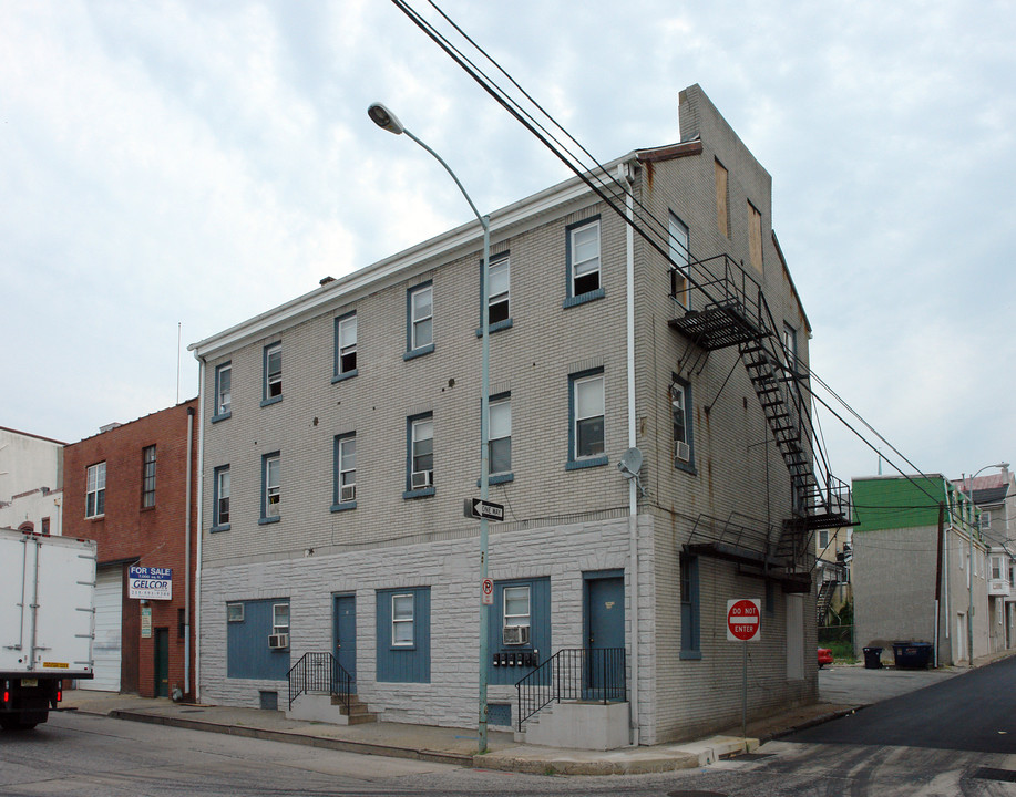 125 E Lafayette St in Norristown, PA - Building Photo