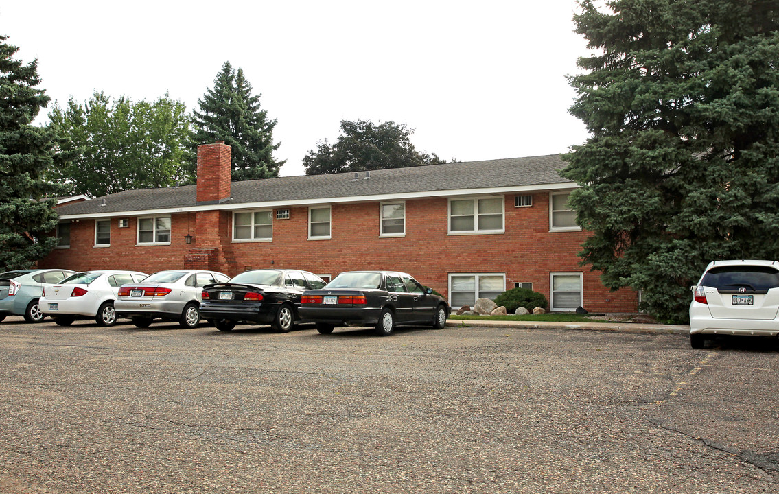 Karl Dale Apartments in Roseville, MN - Building Photo