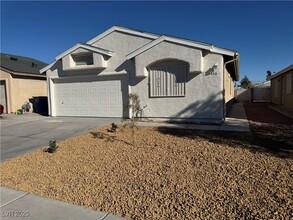 3886 Via Lucia Dr in Las Vegas, NV - Building Photo - Building Photo