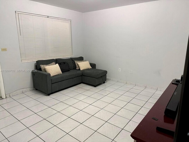 2732 NW 16th Terrace in Miami, FL - Building Photo - Building Photo