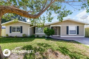 1805 16th Ave Dr W in Bradenton, FL - Building Photo