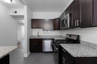 1104 W Glenlake Ave in Chicago, IL - Building Photo - Building Photo