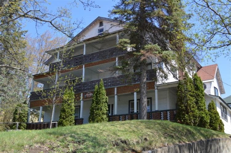 Tirol Apartments in Lake Placid, NY - Foto de edificio