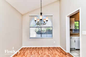 2710 W Camino Del Medrano in Tucson, AZ - Foto de edificio - Building Photo
