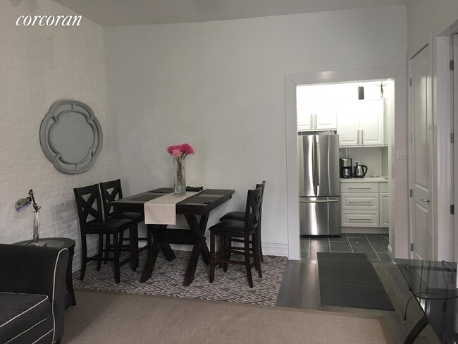 7 W 82nd St-Unit -: 3B in New York, NY - Building Photo - Building Photo