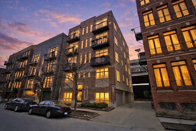 1875 N Winnebago Ave, Unit 4E in Chicago, IL - Building Photo - Building Photo