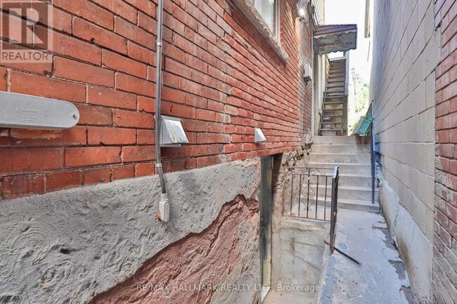 880 College St in Toronto, ON - Building Photo - Building Photo