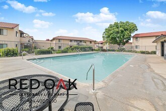 6601 Victoria Ave in Highland, CA - Foto de edificio - Building Photo