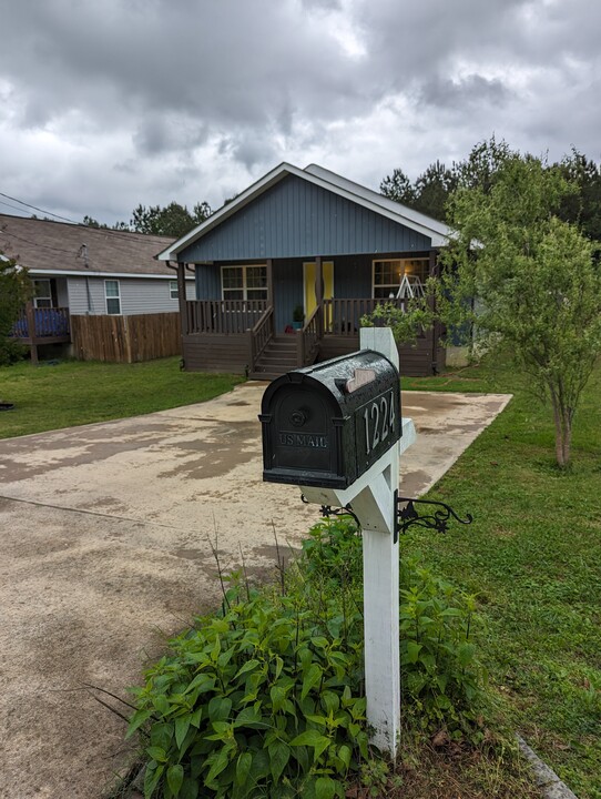 1224 Frazier Dr in Dalton, GA - Building Photo