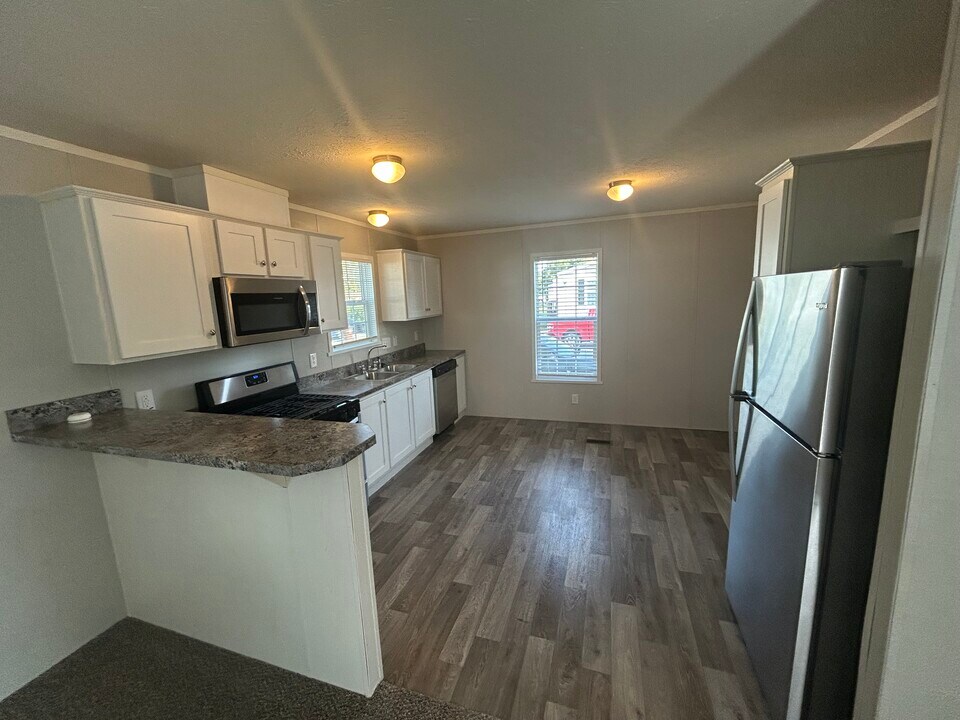 22 E Arizona in Belleville, MI - Building Photo