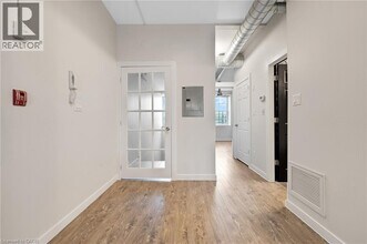 31 Main St in Cambridge, ON - Building Photo - Building Photo