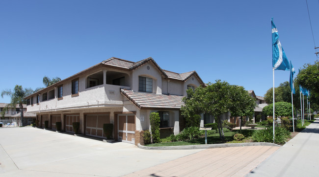 Charter Oaks in Covina, CA - Foto de edificio - Building Photo