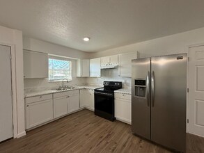 331 Lanark Dr in San Antonio, TX - Foto de edificio - Building Photo