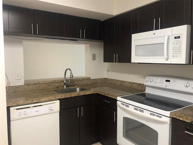 729 NW 92nd Ave in Plantation, FL - Building Photo - Building Photo