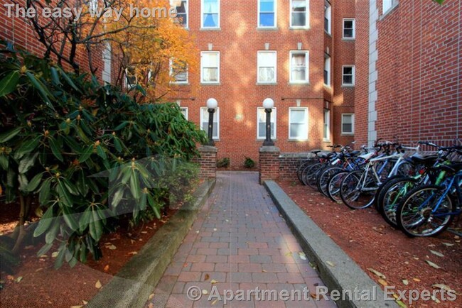 14 Craigie St, Unit 6 Craigie Cir #44 in Cambridge, MA - Foto de edificio - Building Photo