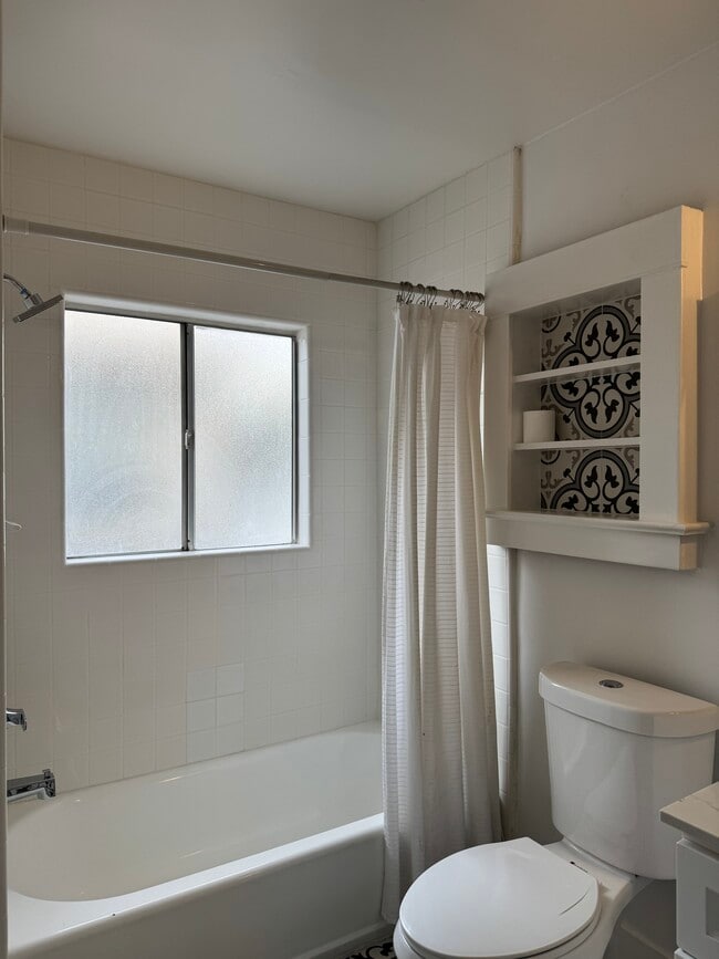 1653 Bayview Dr, Unit 1653