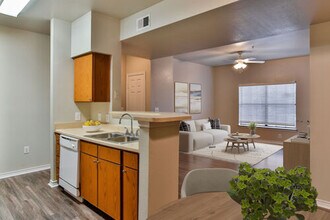 The Homes of Mountain Creek in Grand Prairie, TX - Foto de edificio - Building Photo
