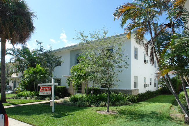 Carolyn Apartments in Lake Worth, FL - Foto de edificio - Building Photo