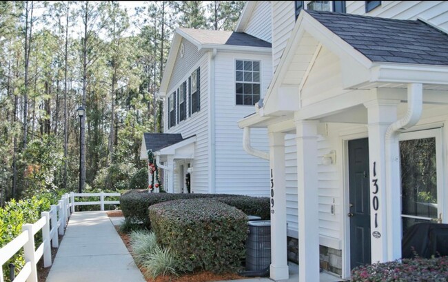 property at 575 Oakleaf Plantation Pkwy