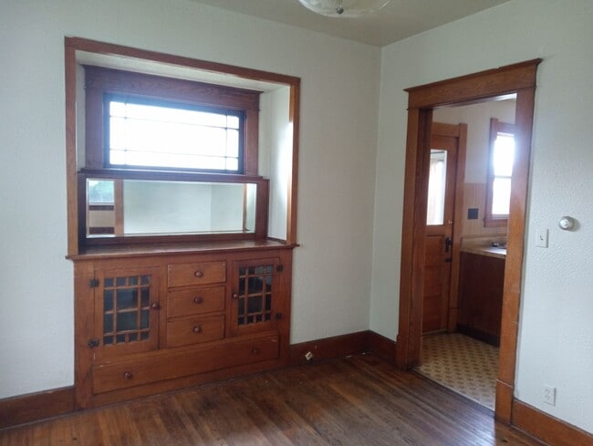 property at 1525 Kelsey Ave