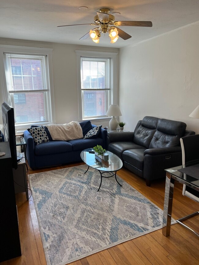 124 Sutherland Rd in Boston, MA - Foto de edificio - Building Photo