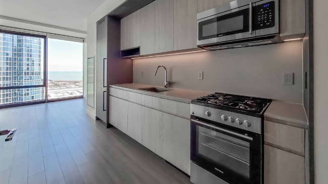 property at 101 E Roosevelt Rd