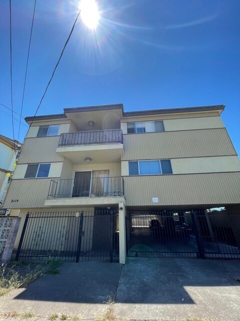 2114 Parker Street in Berkeley, CA - Foto de edificio - Building Photo