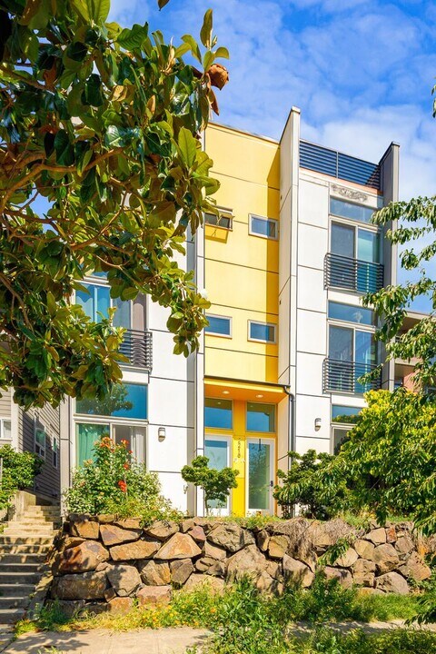 2218 Yale Ave. E. in Seattle, WA - Building Photo