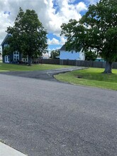 201 Texas Ave S in Anahuac, TX - Building Photo - Building Photo