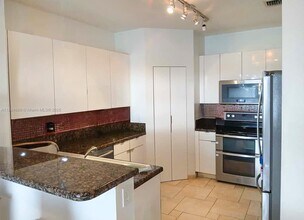 6814 NW 107th Pl in Doral, FL - Building Photo - Building Photo