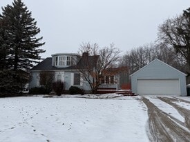 1811 E Willoughby Rd in Holt, MI - Building Photo