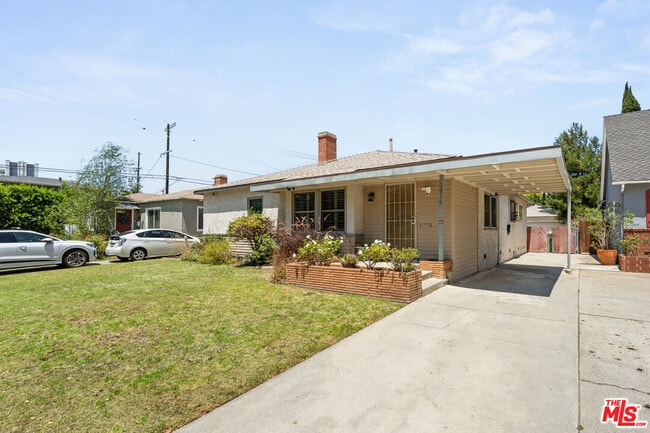 3016 Greenfield Ave in Los Angeles, CA - Building Photo - Building Photo