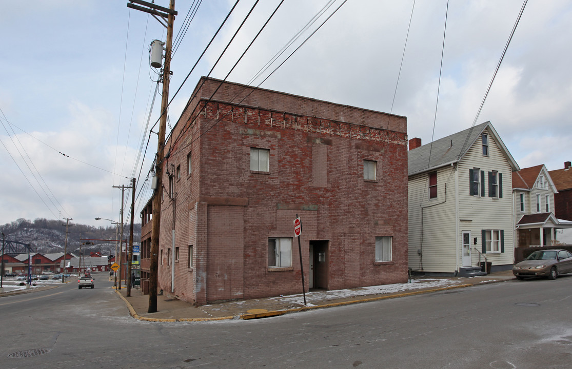 842 Ohio Ave in Glassport, PA - Building Photo