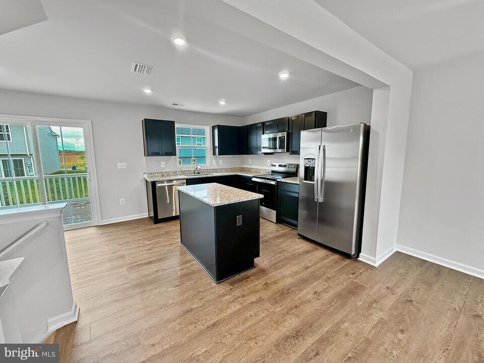 2566 Laurel Pk Dr in Culpeper, VA - Foto de edificio