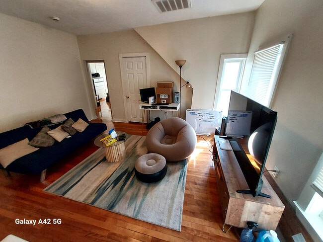 64 Chase Ave, Unit 2 in Webster, MA - Foto de edificio - Building Photo