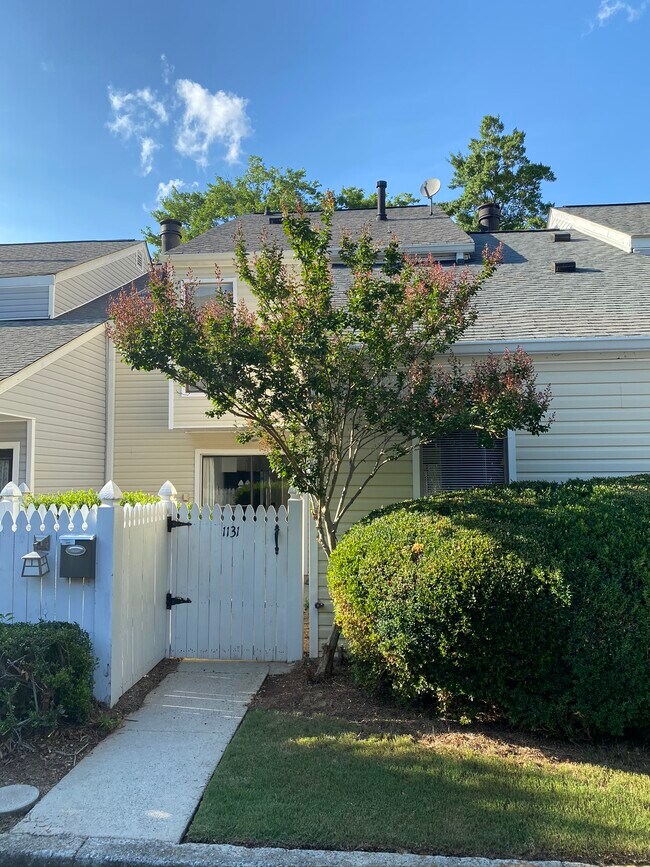 1131 Roselawn Ln SE Rentals in Marietta, GA