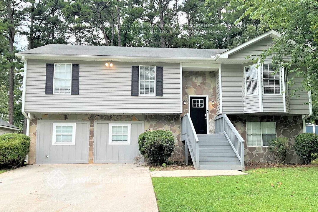 987 Fox Valley Trail in Stone Mountain, GA - Building Photo