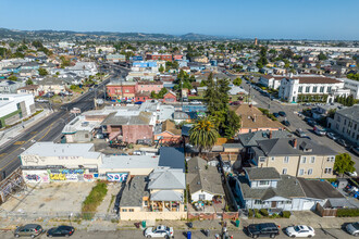 1716 46th Ave in Oakland, CA - Foto de edificio - Building Photo