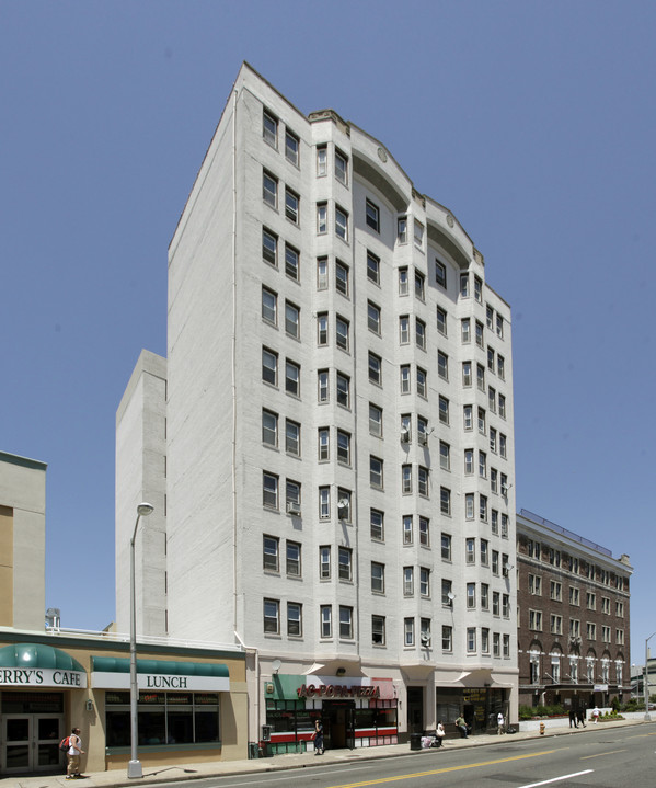 Carlton Apartments in Atlantic City, NJ - Building Photo