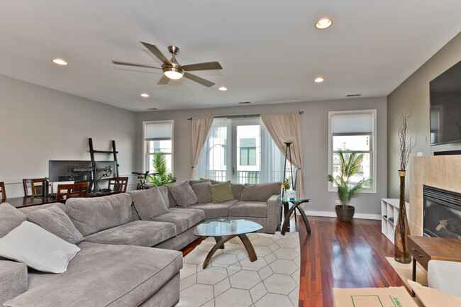 property at 1232 N Milwaukee Ave
