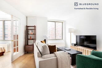 400 Chambers St in New York, NY - Building Photo - Building Photo