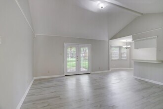 10022 Belfast Rd in La Porte, TX - Building Photo - Building Photo